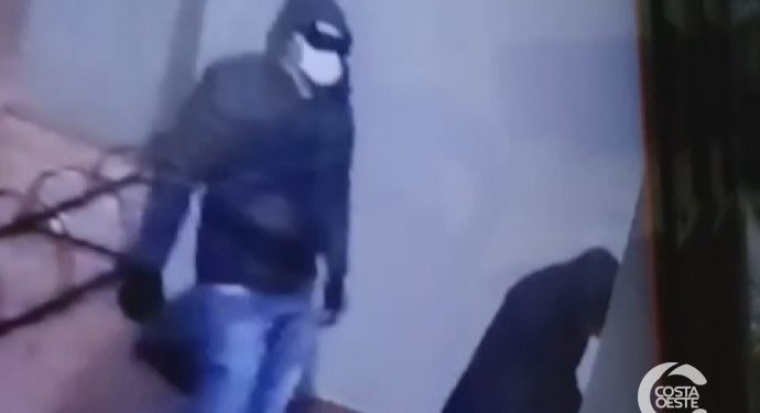 Unidade da Lar em Santa Helena é alvo de furto; vídeo mostra ladrões no local