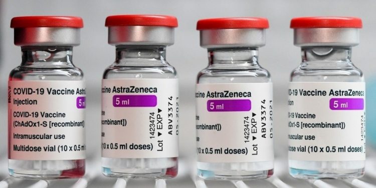 Vacinas contra a covid-19 serão vendidas na rede particular por até R$ 350