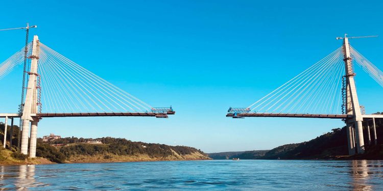 Ponte da Integração Brasil-Paraguai chega a 86% de execução