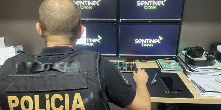 PF cumpre mandado em Foz do Iguaçu no golpe do falso investimento na bolsa