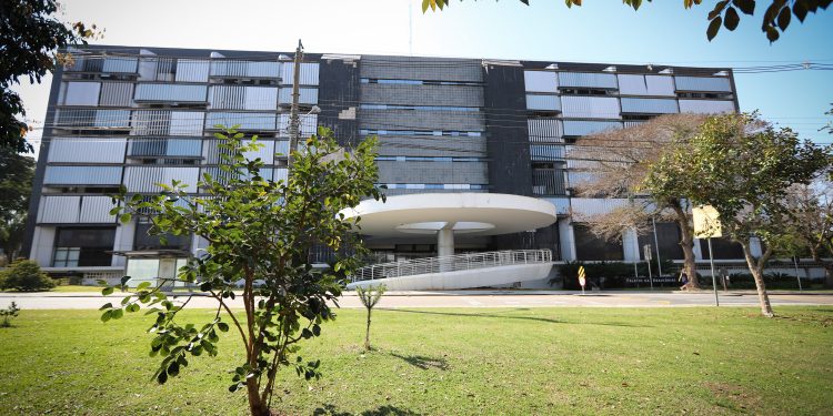 Denúncias sobre tráfico de pessoas podem ser feitas por site e pelo número 181