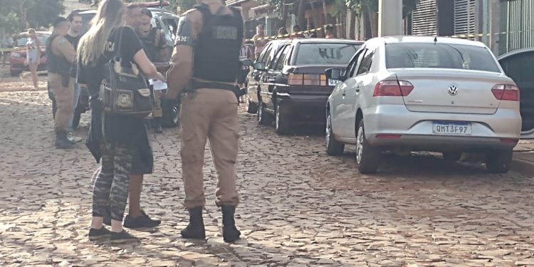 Homem é morto a tiros dentro de carro na região do Três Lagoas