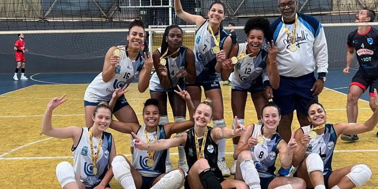 Time de vôlei feminino de Foz do Iguaçu vence Jogos Universitários do Paraná