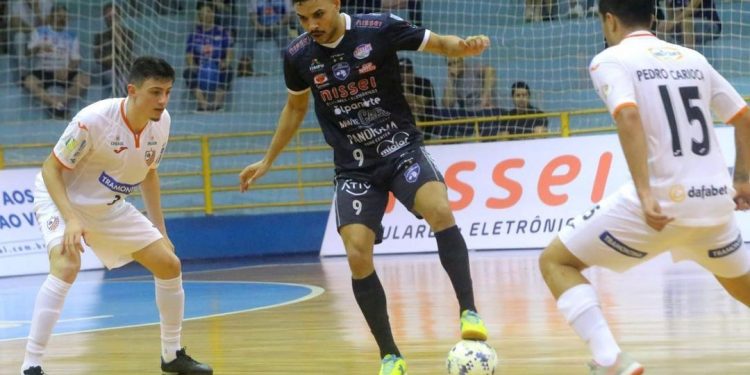 Novamente em casa, Foz Cataratas é derrotado pelo Carlos Barbosa na LNF