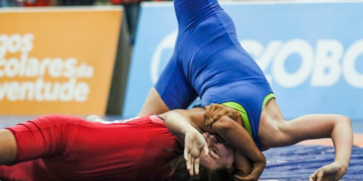Wrestling de Foz conquista medalhas na fase final dos Jogos Escolares do Paraná