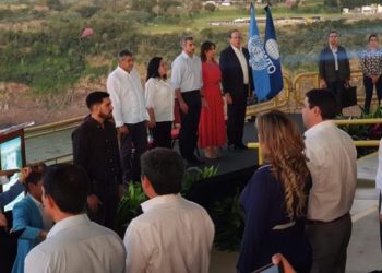 Presidente paraguaio destaca indústria do turismo em visita a fronteira