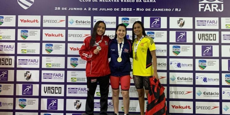 Atleta de Foz conquista medalha de ouro no Brasileiro Juvenil de Natação