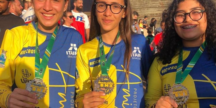 Atletas de Foz conquistam medalhas no Brasileiro de BMX Racing
