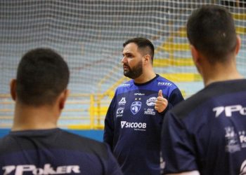 Vanildo Neto comanda primeiro treino à frente do Foz Cataratas