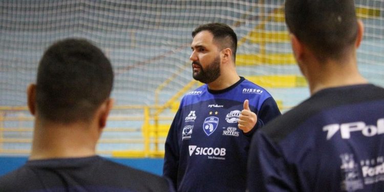 Vanildo Neto comanda primeiro treino à frente do Foz Cataratas