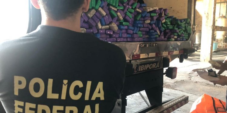 Polícia Federal incinera 3 toneladas de drogas em Foz