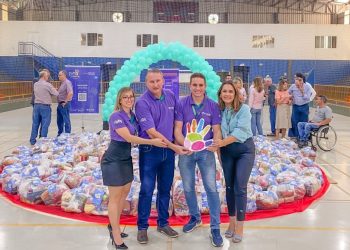 Sicoob Três Fronteiras e cooperativas doam mais de 300 cestas básicas em Medianeira