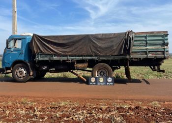 PF apreende caminhão com cigarros contrabandeados em Santa Helena
