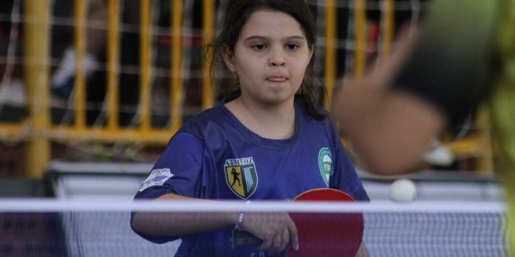 Atletas iguaçuenses conquistam medalhas em Campeonato Paranaense de Tênis de Mesa