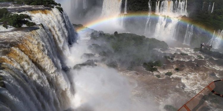 Turismo em Foz do Iguaçu abre série Embarque Brasil da Embratur