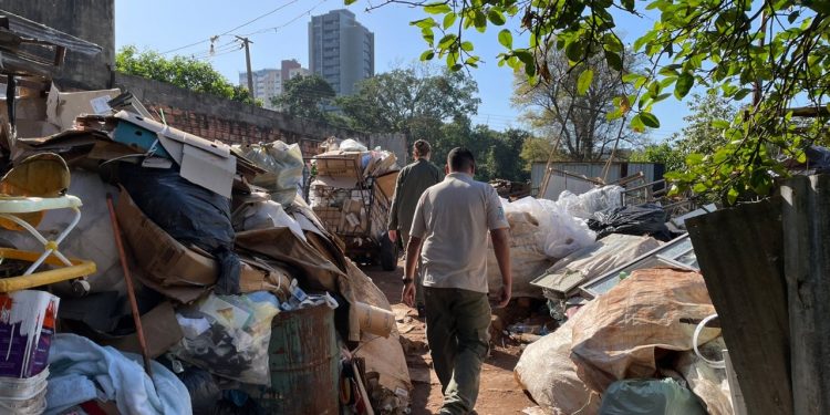 Prefeitura monitora casos de possíveis acumuladores compulsivos em Foz do Iguaçu