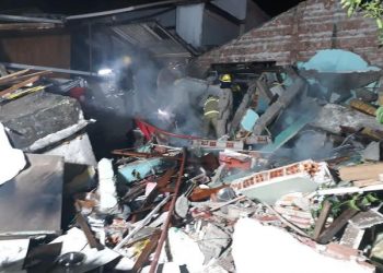 Botijão de gás explode, deixa um morto e destrói casas em Curitiba