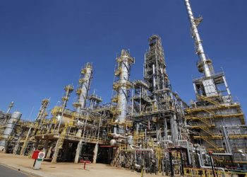 Petrobras reduz preço da gasolina em R$ 0,20 por litro nas refinarias
