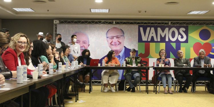 PT oficializa chapa Lula-Alckmin para disputar a Presidência