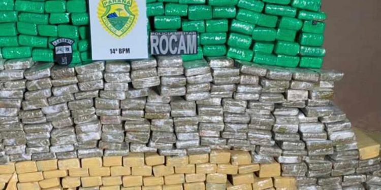 Rocam apreende 422 kg de maconha durante perseguição