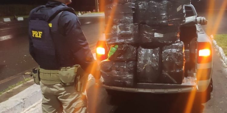 PRF apreende 300 kg de maconha na BR 277