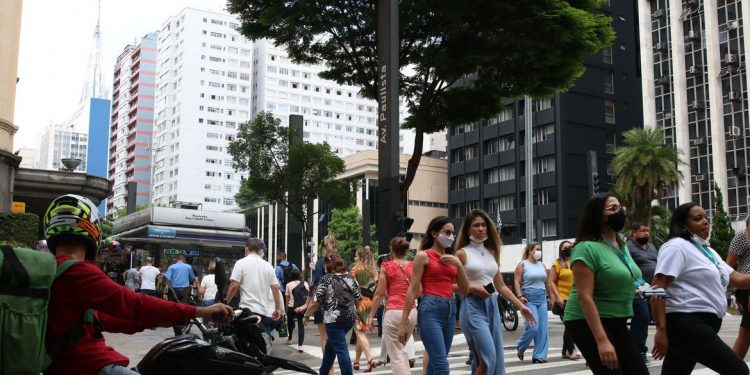 Taxa de desemprego cai para 9,3% no segundo trimestre