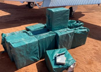 Após tiro de detenção, FAB intercepta avião com 500 quilos de cocaína