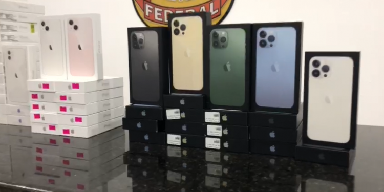 Homem é preso com R$ 600 mil em iPhones e iPads no Aeroporto de Foz do Iguaçu