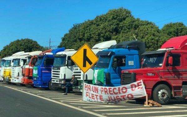 Transportadores paraguaios anunciam paralização após aumentos de combustível e pedágios