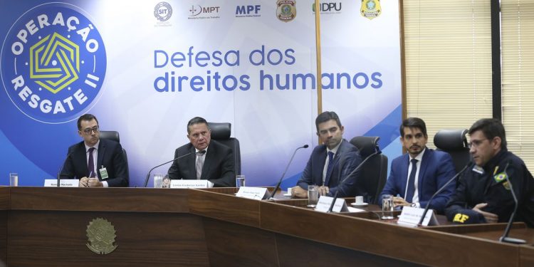 Operação resgata 377 trabalhadores de condições análogas à escravidão
