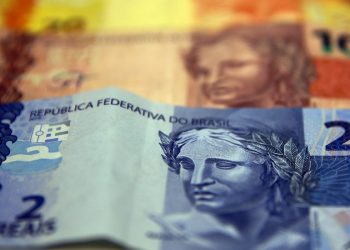 Beneficiários com NIS final 8 recebem hoje Auxílio Brasil