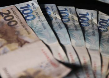 Complemento de R$ 200 do Auxílio Brasil começa a ser pago em agosto