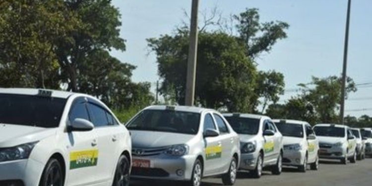 Governo dá prazo a prefeituras para que enviem cadastro de taxistas