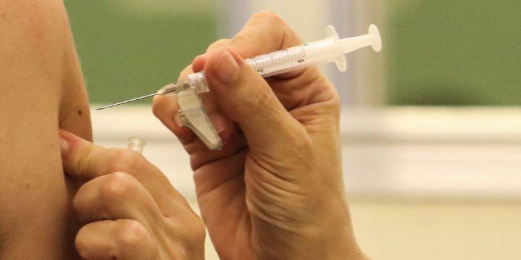 Incidência de covid-19 grave é até 3 vezes maior entre não vacinados