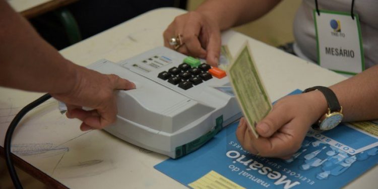 Mesário voluntário tem isenção de taxa de concurso no Paraná