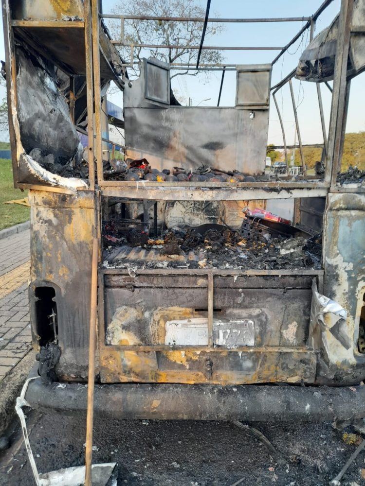 Vazamento em botijão destroi lanchonete em Kombi na Vila A