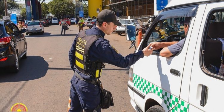 Cidade do Leste reforça fiscalização a táxis e mototáxis irregulares