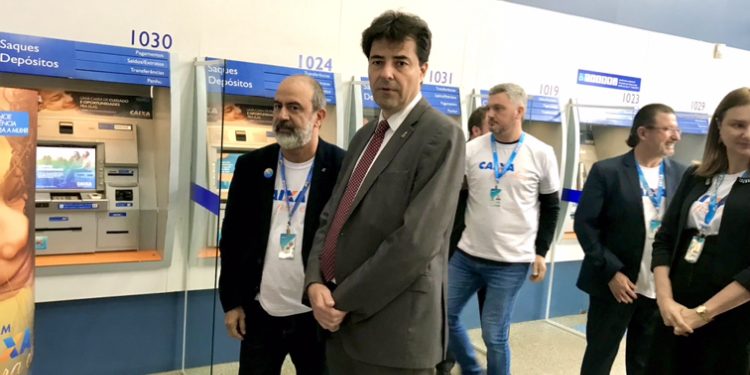 Ministro de Minas e Energia lança em Foz programa para mulheres da Caixa Econômica