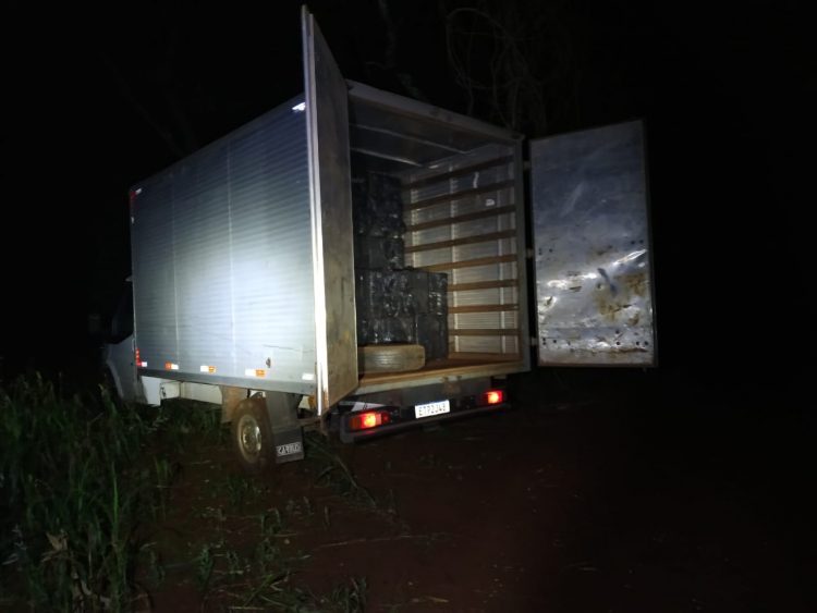 Forças policiais apreendem veículos, embarcações e cigarros contrabandeados do Paraguai