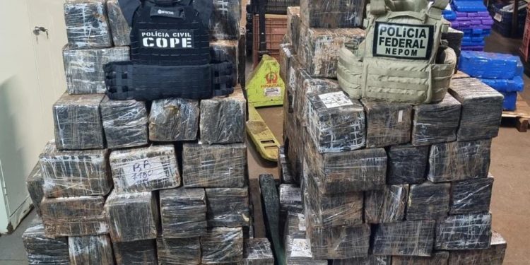 Forças policiais apreendem veículos, embarcações e cigarros contrabandeados do Paraguai