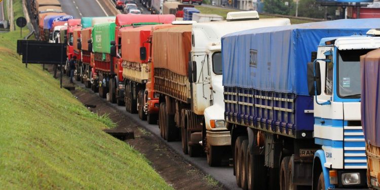 porto seco; caminhoes