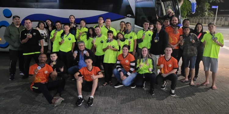 Iguaçuenses conquistam 36 medalhas no Campeonato Paranaense de Karatê