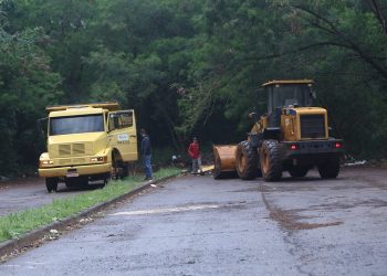 Meio Ambiente realiza limpeza e Foztrans interdita trecho da Avenida Beira Rio