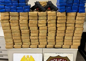 BPFRON e PF realizam apreensão de carregamento milionário com armas, cocaína e maconha