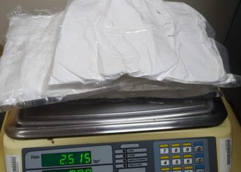 Mulher é presa pela Polícia Federal com cocaína no aeroporto de Foz