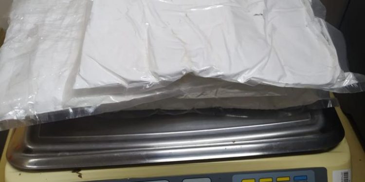 Mulher é presa pela Polícia Federal com cocaína no aeroporto de Foz