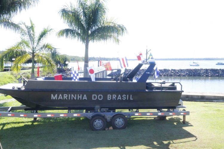 Marinha em Foz recebe lancha super moderna para inspeção no Rio Paraná