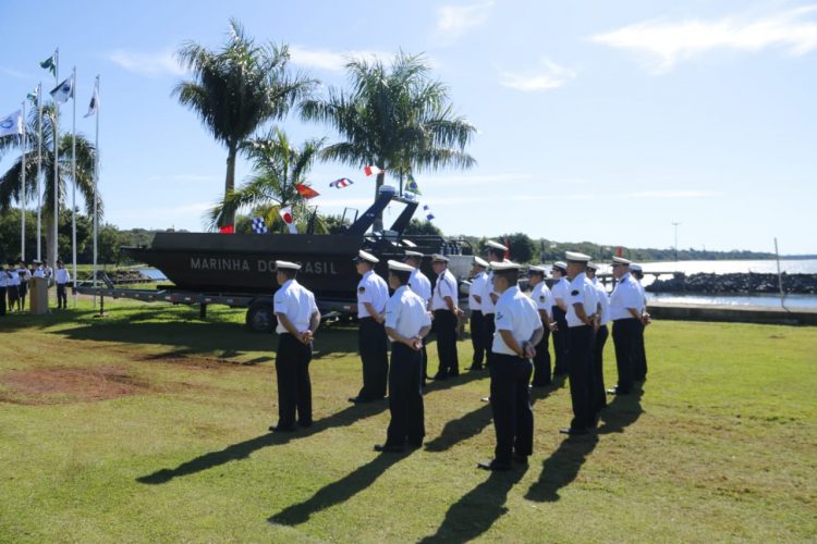 Marinha em Foz recebe lancha super moderna para inspeção no Rio Paraná