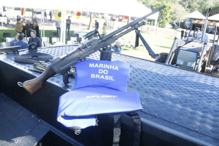 Marinha em Foz recebe lancha super moderna para inspeção no Rio Paraná