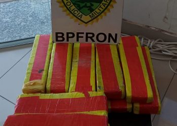 Jovem de 18 anos é presa em flagrante transportando 10kg de maconha